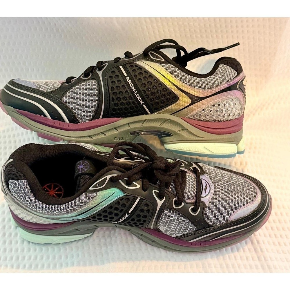 SAMPLE Saucony ProGrid Triumph 4 Men's Size 9 NEW no box